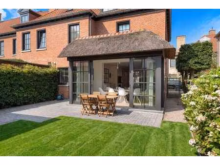 charmante maison spacieuse avec jardin ensoleillé  située au