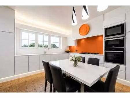 maison unique (408 m²) avec 3 ch à burst
