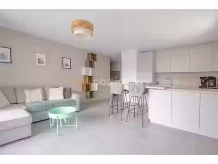 location appartement 4 pièces 76 m² à cessy (01170)  2 300 €