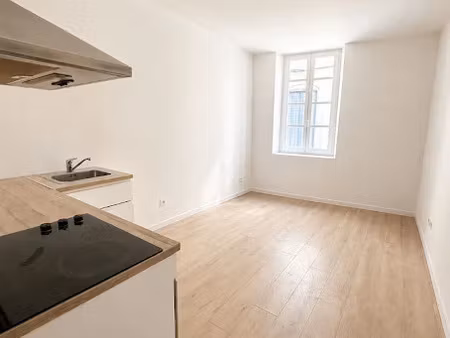 location appartement 1 pièce 20 m² à nimes (30000)  475 €