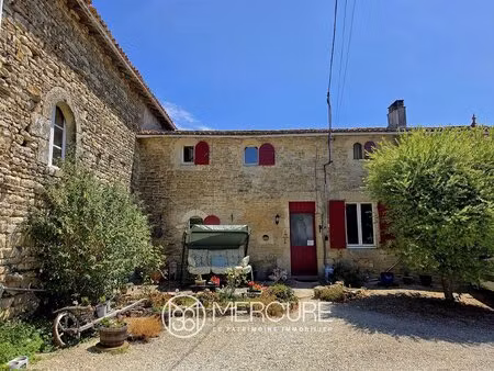 propriété de charme à la campagne avec gîtes  piscine et dépendances