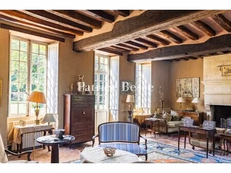 entre le mans et angers  dans un village animé  un ancien presbytère des 15e et 17e s. et.