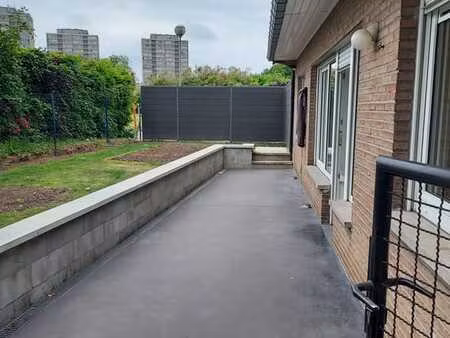 gsm uniquement  appartement 2 chambres tres lumineux