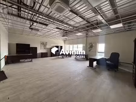 location commerce baie-mahault 97122 220m²
