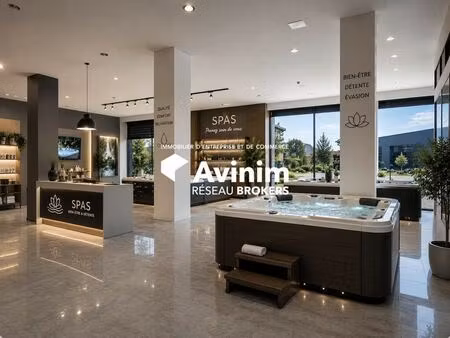 location commerce frejus 83600 280m²