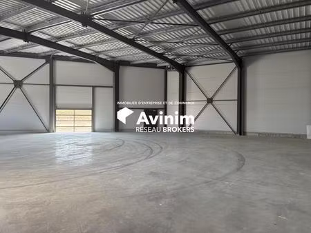 location commerce les pennes mirabeau 13170 550m²