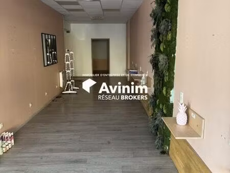 location commerce mions 69780 104m²