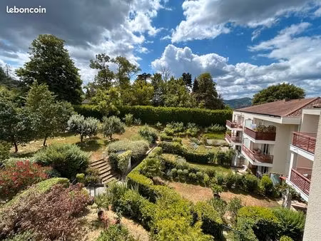 t2 43m2 avec grand balcon / cuisine équipée / parking