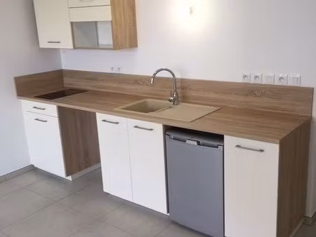 appartement t1 et garage double sécurisé sur hyeres à louer
