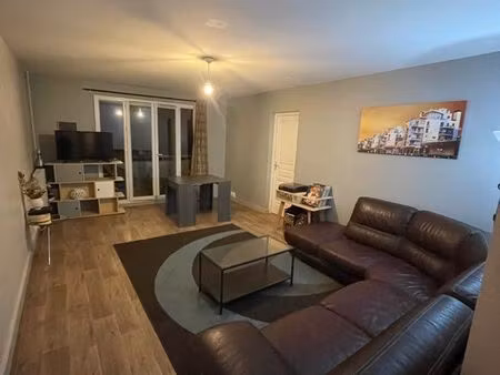 ? à louer – t4 de 86 m² avec garage  cave et deux balcons – trévoux