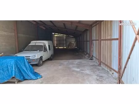 hangar 150m2