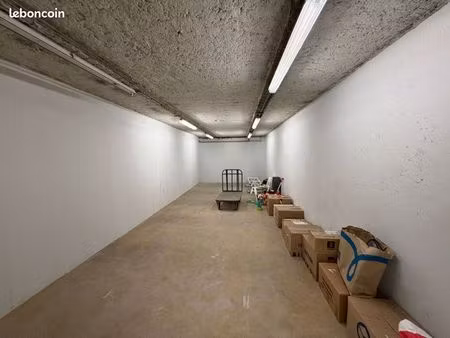 très grands locaux/ boxes de stockage à l’entrée du périphérique - ivry sur seine