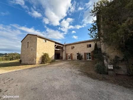 à louer – superbe maison en pierre avec dépendances et grand terrain – à 10 min de réalmon