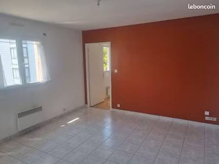 t2 lumineux à louer