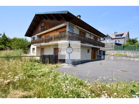 sur les hauteurs d'annecy-le-vieux  une propriété aux volume