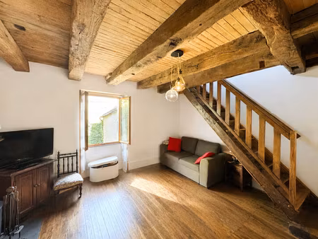 ségur en aveyron  jolie maison au centre du village avec atelier/garage.
