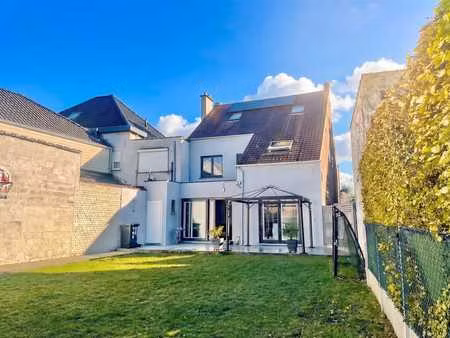 maison rénovée (label b) avec au moins 5 grandes chambres!