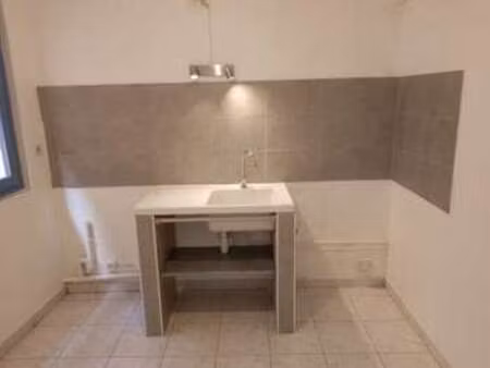 location appartement 3 pièces à sommières (30250) : à louer 3 pièces / 60m² sommières