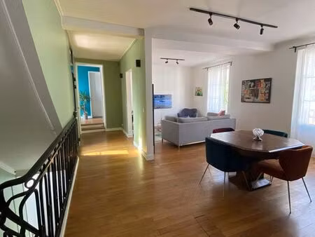 à vendre — appartement atypique de 125 m² avec jardinet et parking privatif