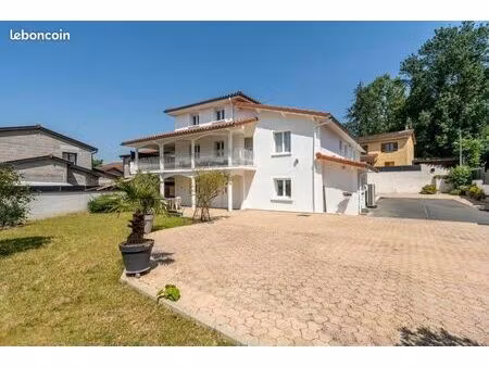 maison jassans-riottier