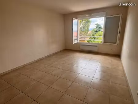 solaize- appartement t2 avec parking couvert