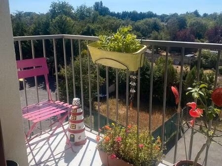 à louer f1 de 38 m2 avec balcon