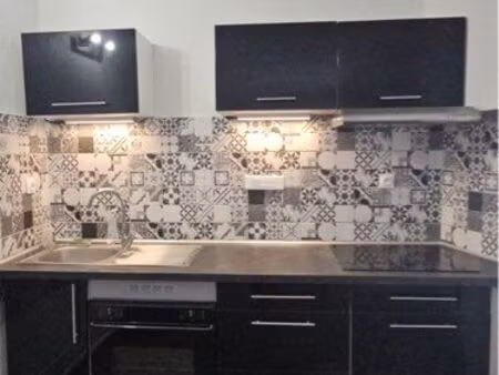 studio lumineux refait à neuf - cuisine équipée - centre ville du puy