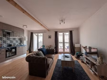 studio meuble avec terrasse couverte