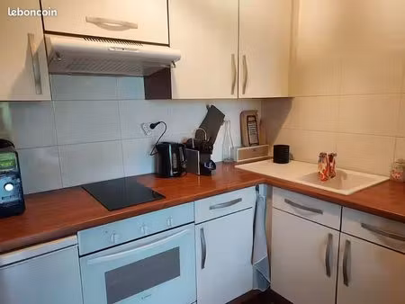 grand t2 meublé avec chambre séparée en nature