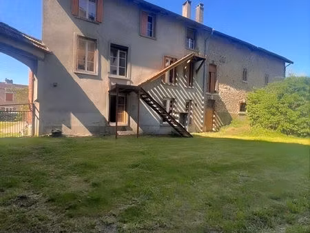 un immeuble composé de 8 logements à haroué