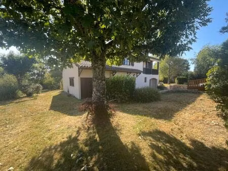 maison individuelle 3 chambres sur 1900m2 de terrain clos
