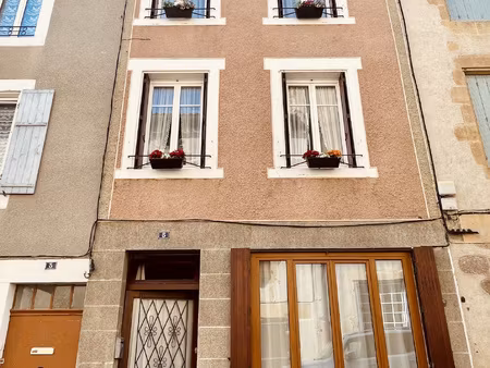 maison de ville a rafraichir avec garage séparé
