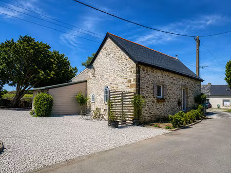 morbihan. à proximité de gourin : charmante maison individuelle en pierre de 3 chambres  e