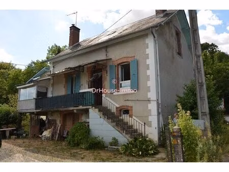 situé au cœur de la vallée de la vézère  un charmant village corrézien