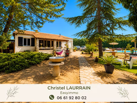 villa avec piscine et chalet indépendant à régusse aux por