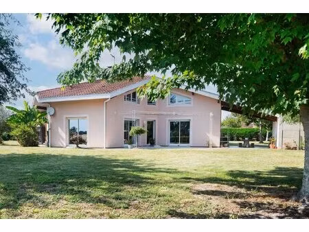 belle maison lumineuse de 188m² à hagetmau