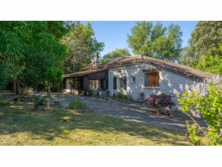 maison en pierre de avec dépendances et gite