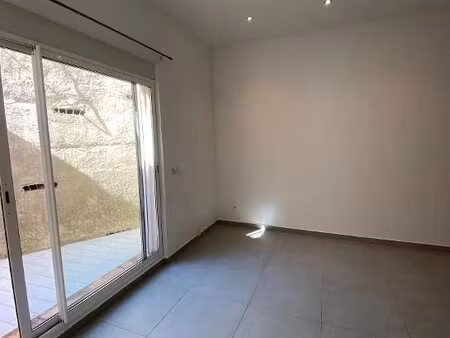 studio de 24m² avec terrasse couverte de 10m²