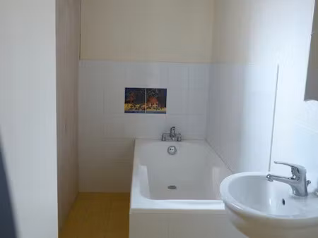 location meublée appartement 3 pièces 72 m² à angers (49000)  1 040 €