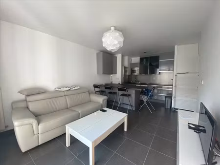 location meublée appartement 2 pièces 43 m² à suresnes (92150)  1 295 €