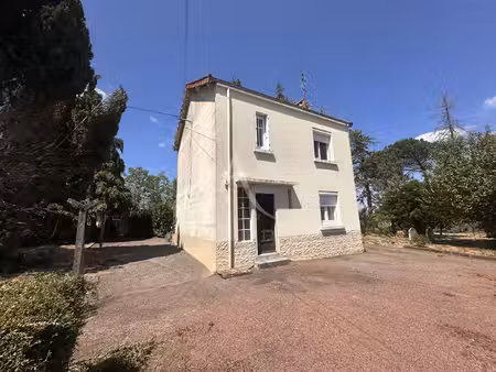 a deux pas du bourg  belle opportunité!