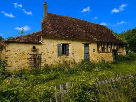 ancienne conciergerie de château du xve siècle – 1 ha – calme absolu – 10 min du mans