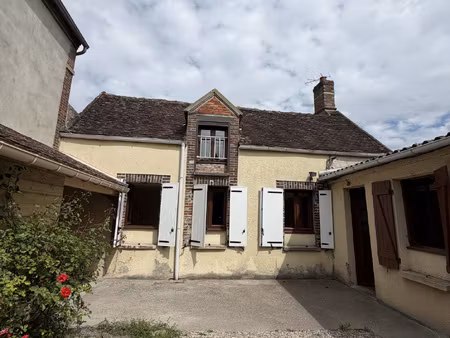 à vendre charmante petite maison avec cour privative à sen