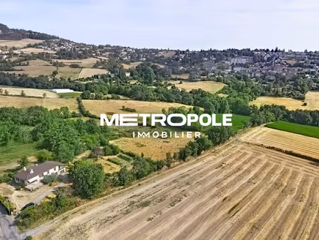 maison t5 avec 3200 m2 de terrain dans un environnement exce