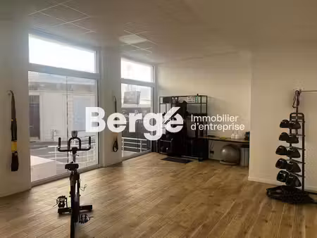 location commerce cannes 06400 214m²