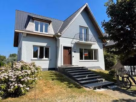 appartement lumineux de 2 chambres à wenduine  proche plage