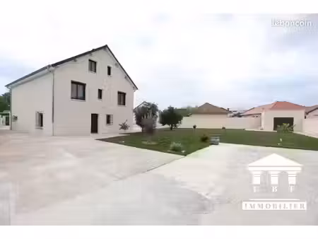 villa 9 pièces 235 m²