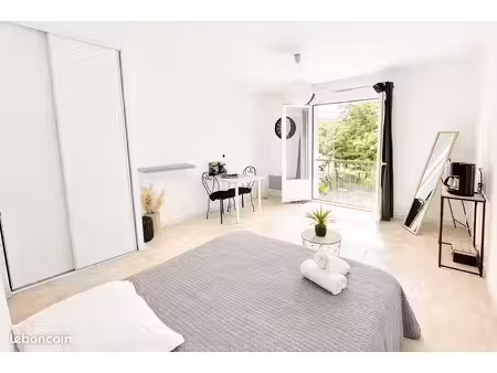studio avec parking à corte (toutes charges comprises)