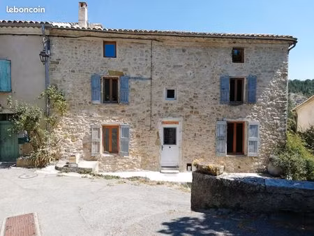 location maison de village 3/4 chambres
