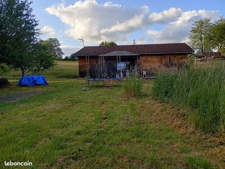petite maison en bois meublée